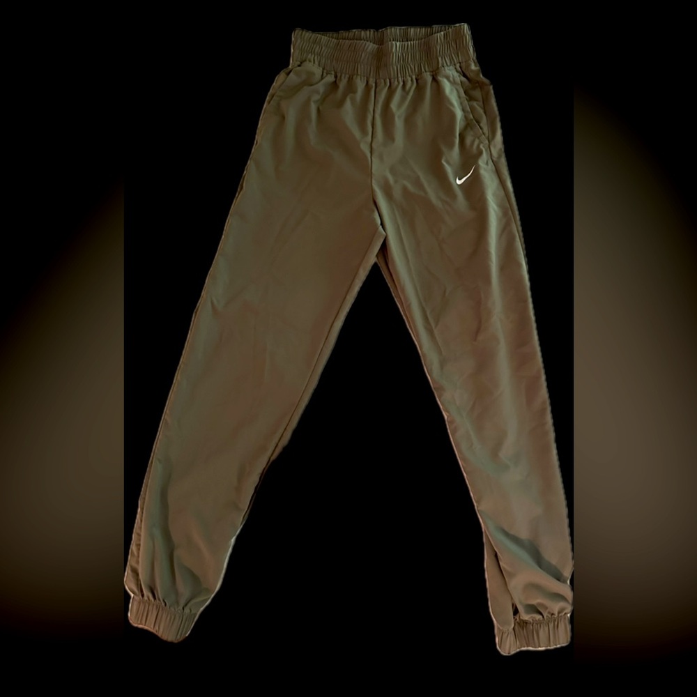 Nike Dry-FIT girls joggers. Barely Worn. Like new